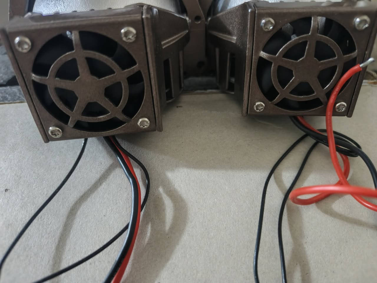 سلام عليكم عدسات عالي ناصي جدد لايت فول كلش قوي بل  كارتون السعر 90 ... ***********
