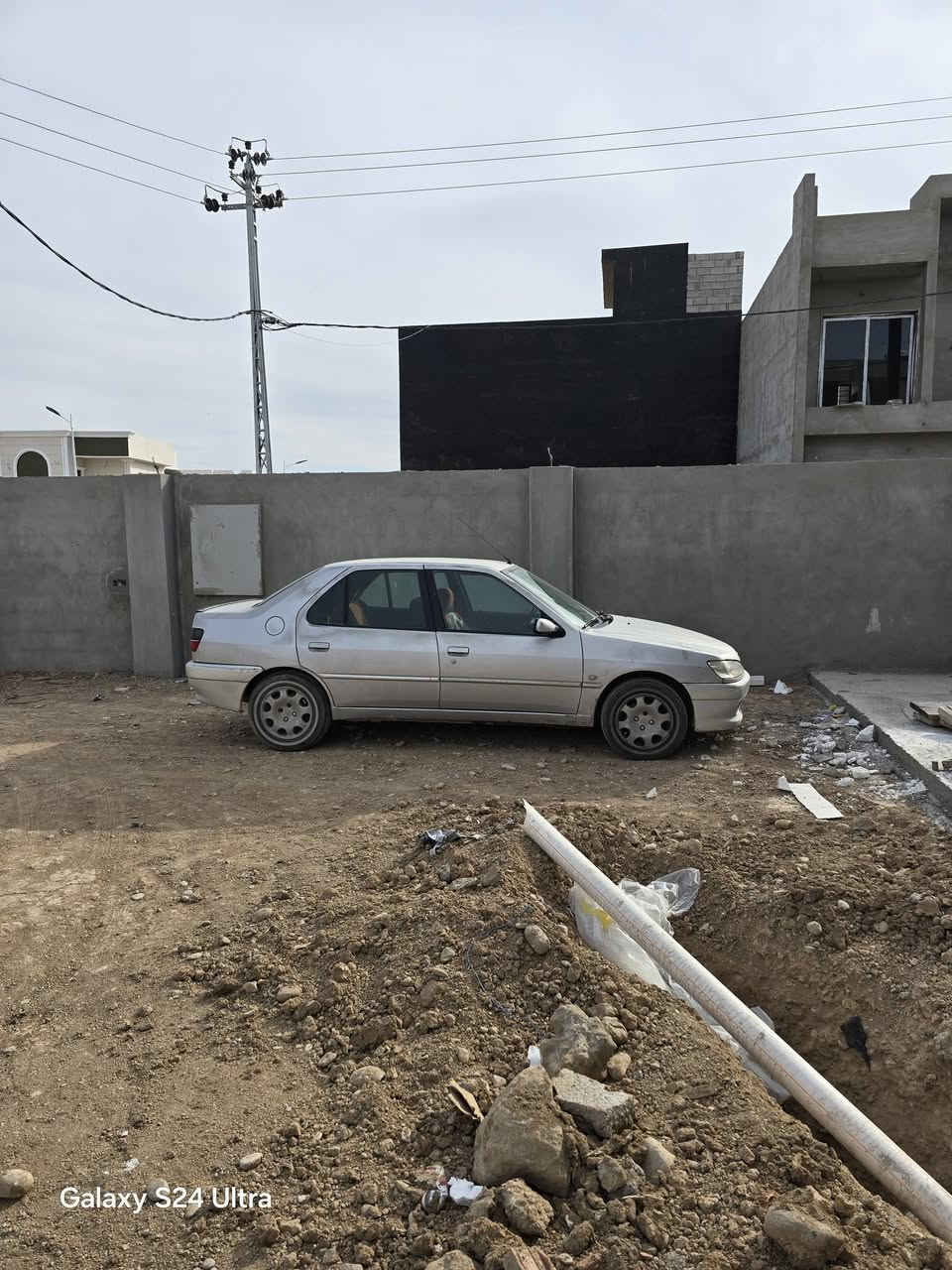 السلام عليكم
للبيع بيجو ٣٠٦ مودي ٢٠٠١  رقم بغداد مشروع وطني صاحبها بكركوك ومكانها كركوك 
السيارة مابيها طخه فقط بدعامية واللايت انكسر جامه مالته 
والصدر بي صوت دبلات سليمه تبريد  ما شاء الله كير محرك مكفولات 
السعر ٣٨ وبي مجال 
السيارة شغل وامشي ودهن راقي  
***********
