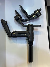 للبيع رون التصوير الاحترافي  كامل هو ومعداته  جديد ماصارله شهرين عندي ...