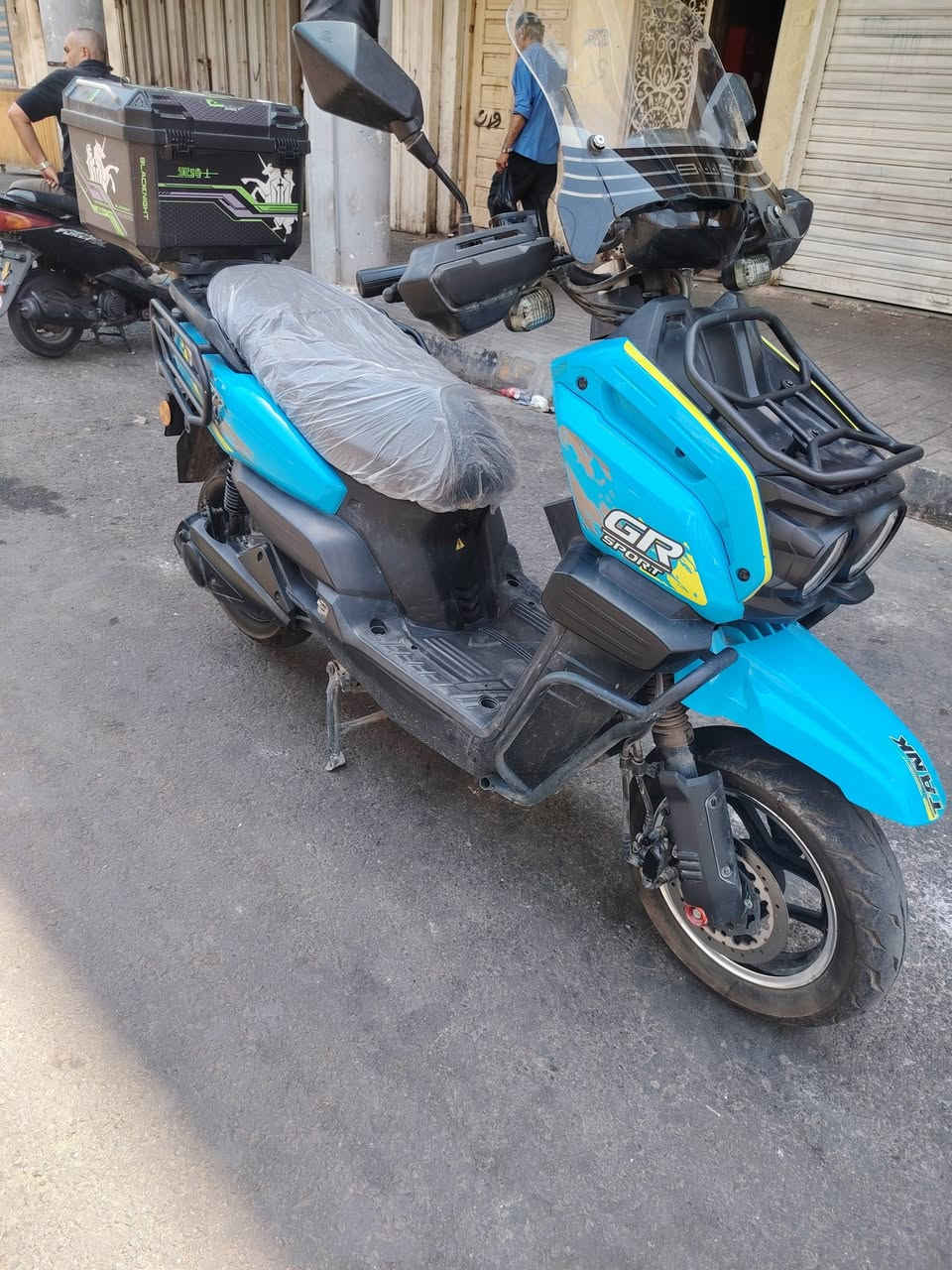 دراجه اباجي 2025
6 بطاريات مسطره ع الفحص 
تمشي 65 كيلو بالشحنه الوحده 
وياها صندوك كبير 
3 نمر سرعه 
سرعتها 90 حقيقي 
ملفها 3000 
سعر 875 
مكاني العلاوي 
رقمي ***********
