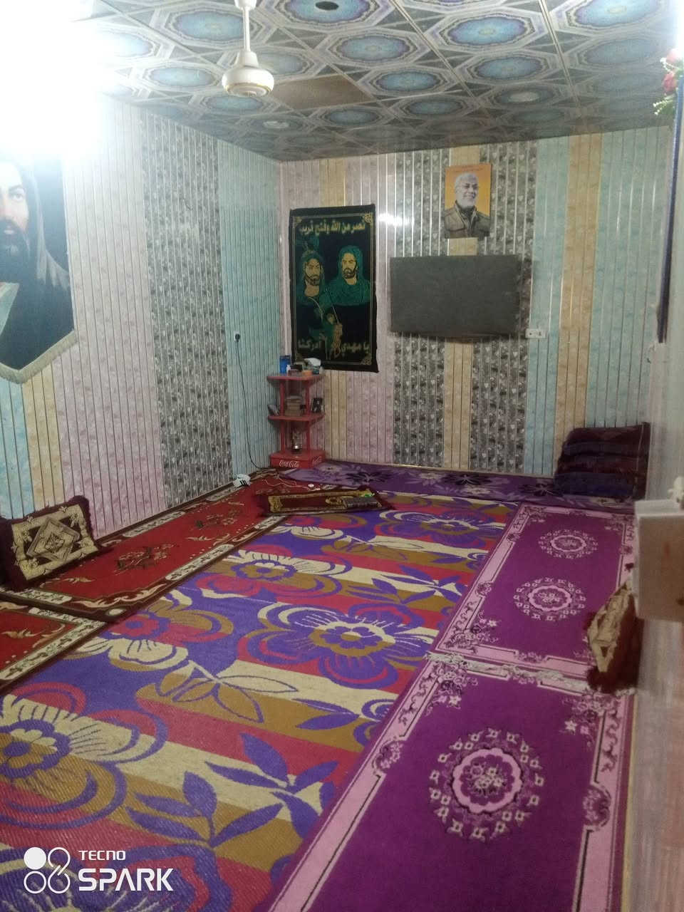 السلام عليكم بيت البيع 200متر حي البساتين فرع حسينيه الامام الصادق يتكون من غرفتين وصاله واستقبال وطرمه كبيره وخدمات داخليه و خارجيه للاستفسار***********
