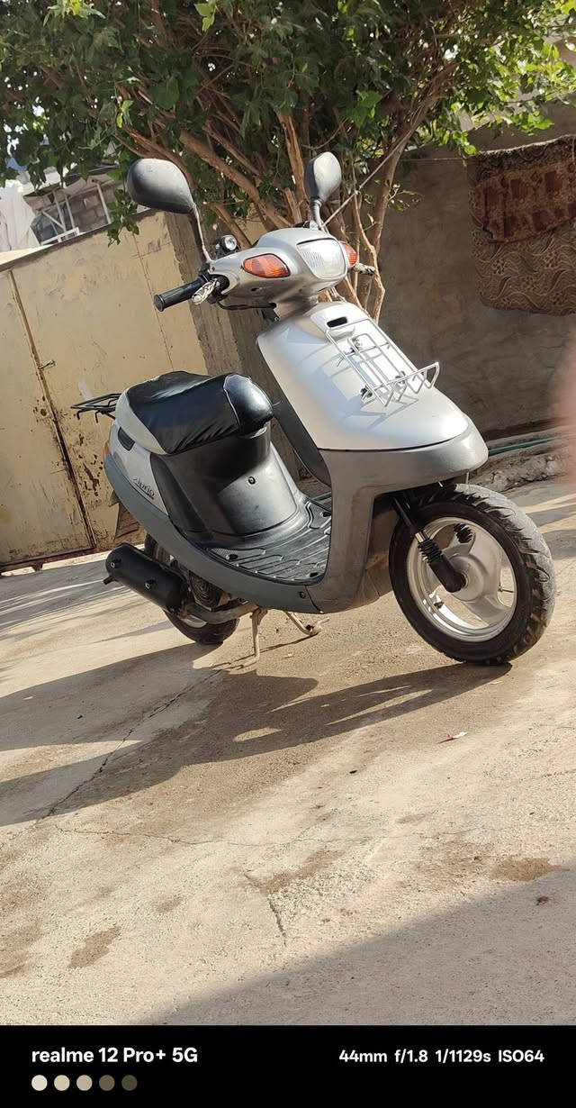 السلام عليكم
موطور بوتين للبيع 
موطور نضيف شرط مكينة ما مفتوحة 
موطور كلشي شغال سلف هورن اشاير 
مكاني موصل الجانب الايمن
***********
