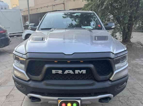 رام ريبل 2021 كلين
 ماشيه ٣٦ الف  
باب طويل بدي قصير  
رقم اربيل
1. مكينة 8 سلندر 5700  
2. كشنات جلد  
3. سستم صوت الباين 
4. مري شفط كهرباء مع خاصية التسخين والتعتيم 
5. تشغيل عن بعد 
6. لدات بالقماره 
7. سكليتر والبريك كهرباء
8. شاشه وسط 
9. ستيرن تدفئة
10. حساسات امامية خلفيه 
11. منظومة زينون بلادي
12. رادار تحذر ونقطه عمياء
المكان بغداد
للتواصل ***********
