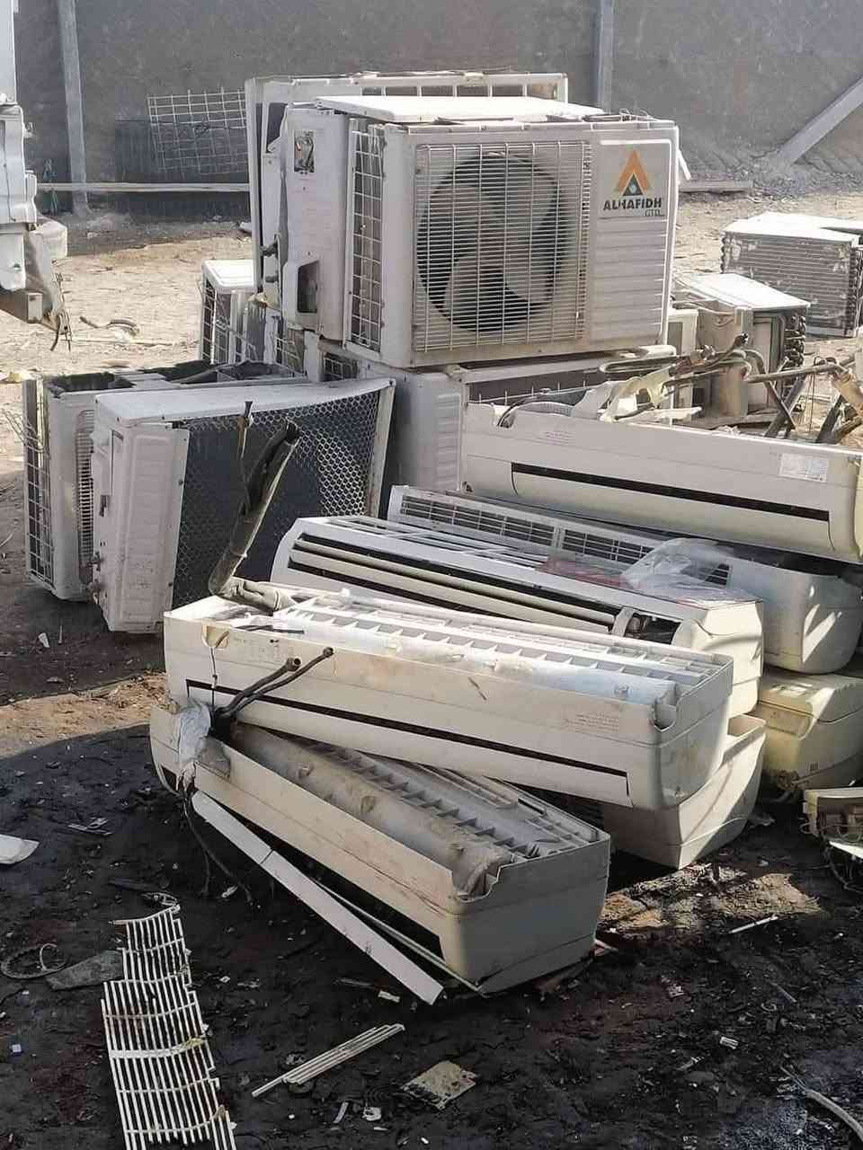 أشتري  سبالت عاطلة 3طن ب160الف 2 طن ب 100  طن ونص ب 70 مكيفات من 60 لل 100 مولدات باتريات وايرات كيبلات فافون نحاس مبردات اشتري حديد  الخاص مفتوح رقم الهاتف ***********
