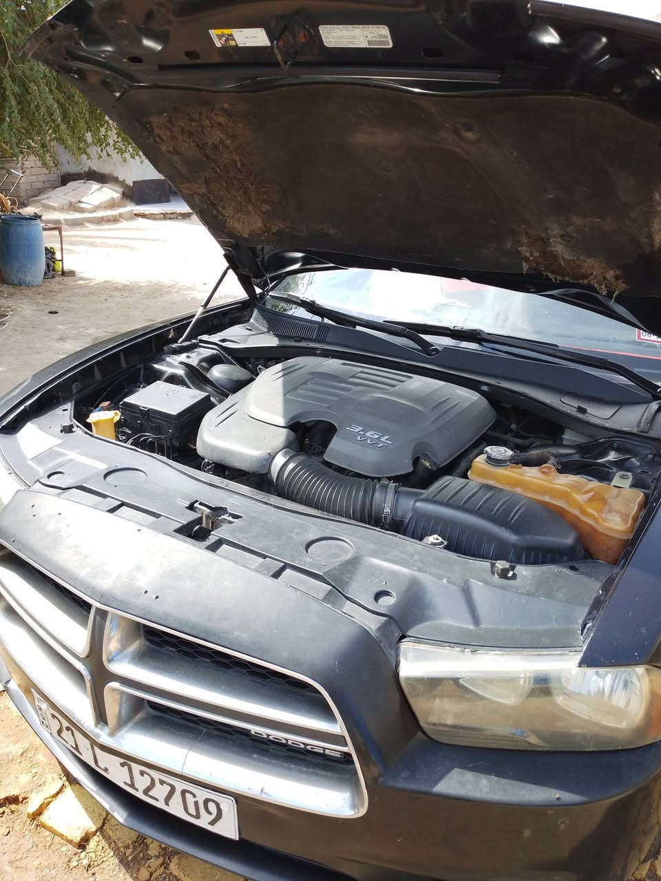 السلام عليكم سياره جارجر موديل 11 حادثها الچاملغ لخلفي الارباكات سليمه علما السياره بيها رشات صبغ للتكحيل سنويه بأأسمي رقم اسليمانيه الجديد سنويه لغايه 29 محرك گير حداده كله خير من الله تخم تايرجديد تبريد  تشغيل عن بعد منضومه زنون ضربه كدام مابيه  كير كصبه مواصفات SXT شاشه جبيره  تحكم استيرن غرفه نضيفه علامن السياره بعتهي مخمل  السعر135اوابيه مجال مكاني البصره قضاء القرنه الثغر رقمي *********** للبيع اومراوس
