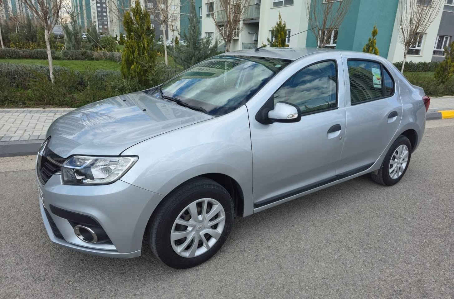 رینۆ سمبول 2020 کەم رۆیشتوە 
٤٣ هەزار ڕۆیشتوە 
سەنەوی تاساڵی ٢٠٢٨ بەسەرناچێت 
بەناوی خۆمەوەیە 
بەشەرتی تحویل و مەکینە و گێڕ 
یەک پارچەی بۆ یاخە 
چەمەلەغی لای سەکن 

سعر : داوای بکە لە کۆمێنت ڕاستەوخۆ بۆت دێت 🤖 

سەیارەکە هەزەی نوێ کراوەتەوە و بێ کێشەیە 

لەسلێمانی لەشقەکانی میران ستی
بۆ زانیاری زیاتر پەیوەندی بە خاوەنی 

***********
