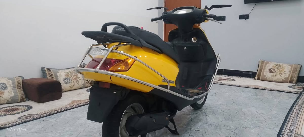 سلام عليكم دراجه سبيسي ماليزي للبيع الدراجه جاهزه كهربائيات كلها شغاله كفراتها نظيفه دبلاتها نضيفه تايراتها نظيفه دبل استان شلعتها خير من الله فقط بيها صوت بسبب الكام شفت السعر 300 وبيها مجال عنوان كوت حي الحكيم نزلت عميد جادر الاتصال على الرقم ***********
