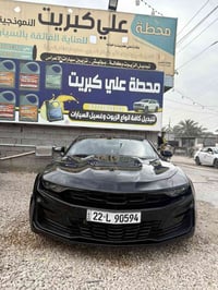 للبيع كمارو RS موديل 2023 🔹 محرك 6 سلندر 🔹 كير 10 نمر (10 سرعات) 🔹 شاش...
