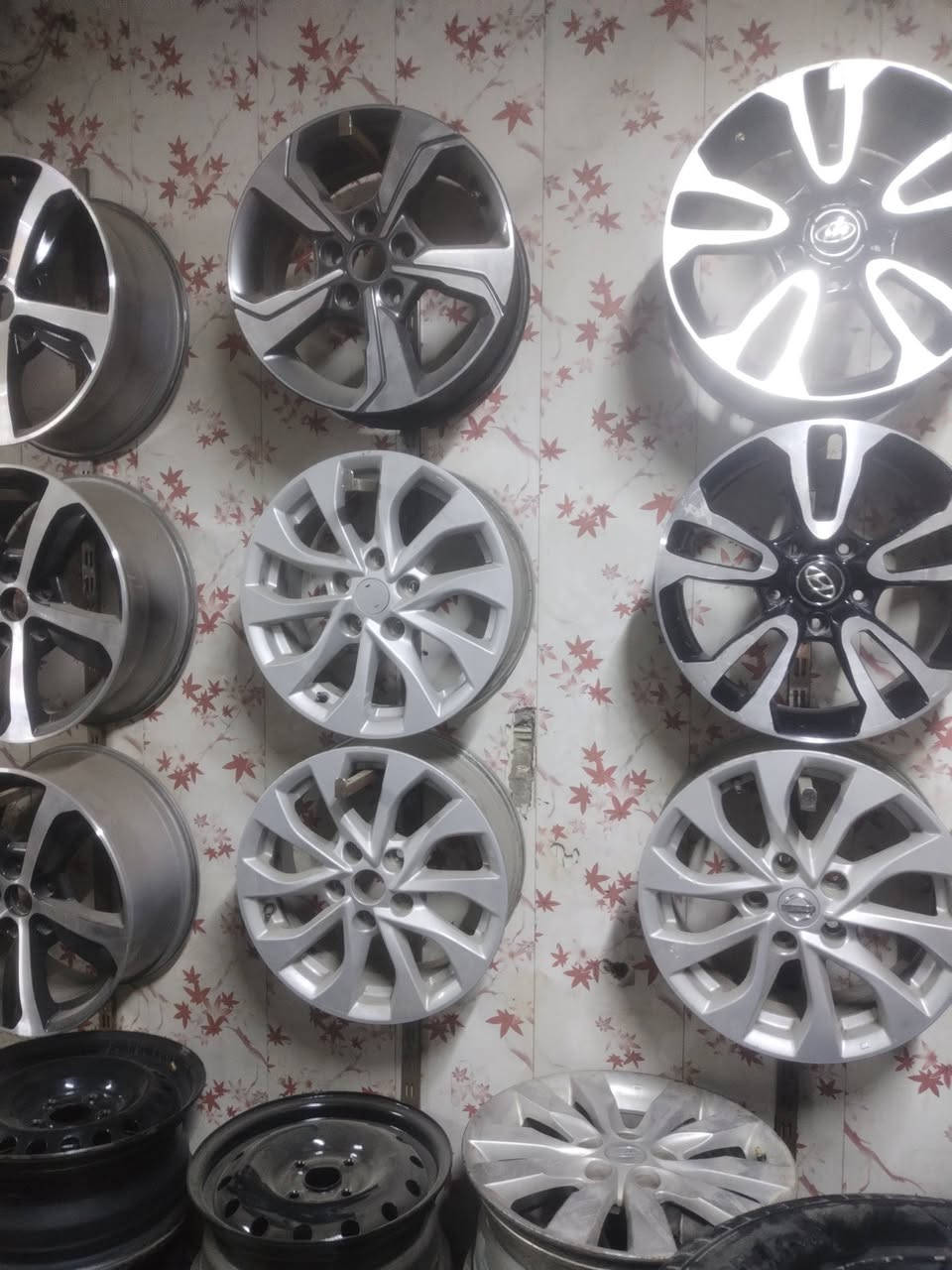 خدمات محمد بيع وشرا كافه انواع الويل كب والويل الحديد#صبغ حراري مكان المحل حي اور مقابل مركز شرطه القدس *********** صديقي اي ويل كب قديم عندك مكسور مفطور فافون اشتري
