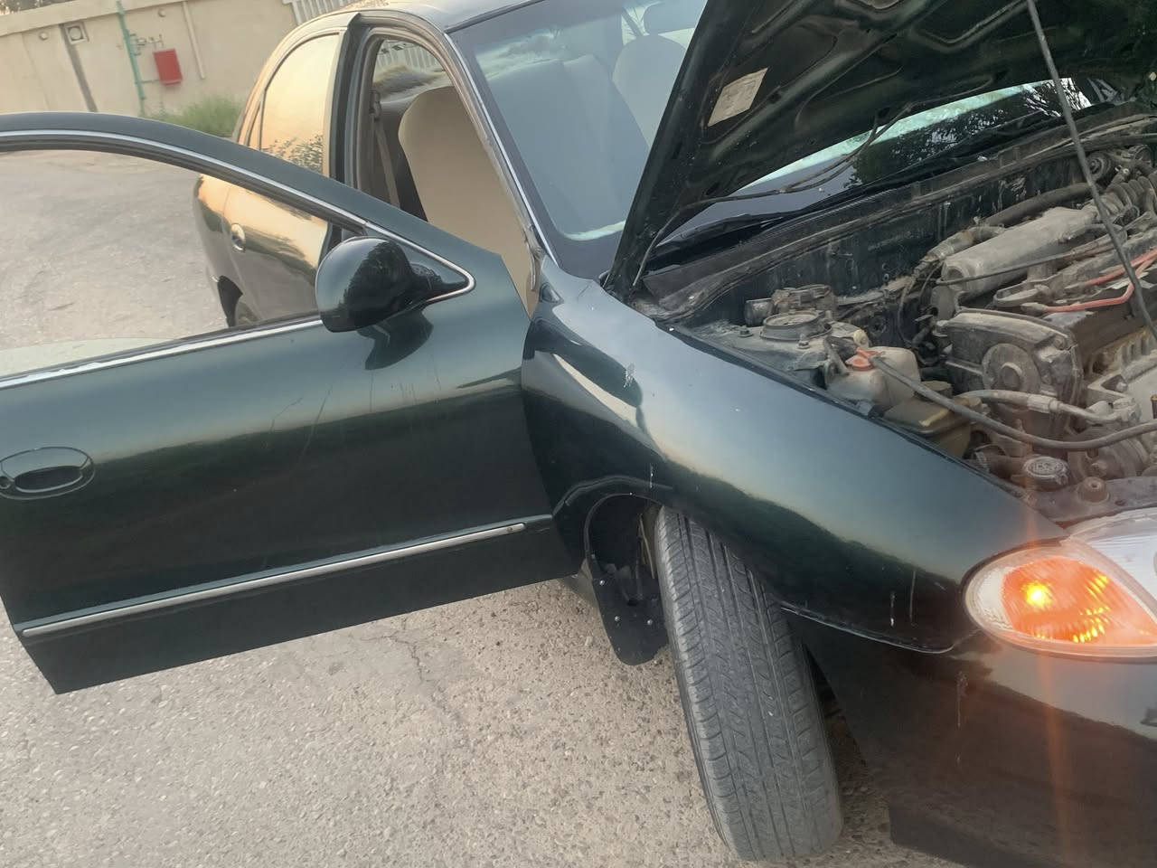 سلام عليكم    للبيع فقط 
الانترا موديل 2000 امريكي محرك 2.0 گير اوتماتيك رقم بغداد الجديد  تحويل مباشر السيارة مصبوغة عام بدون حادث بدون معجون كير ومحرك بشرط كهربائيات  سنتر لك ريمونت صدر جديد شغالة تخم تاير جديد باتري جديد 
السعر. 47 وبية مجال للشراي 
مكانة بغداد / المحمودية للاستفسار اتصل / ***********….***********
