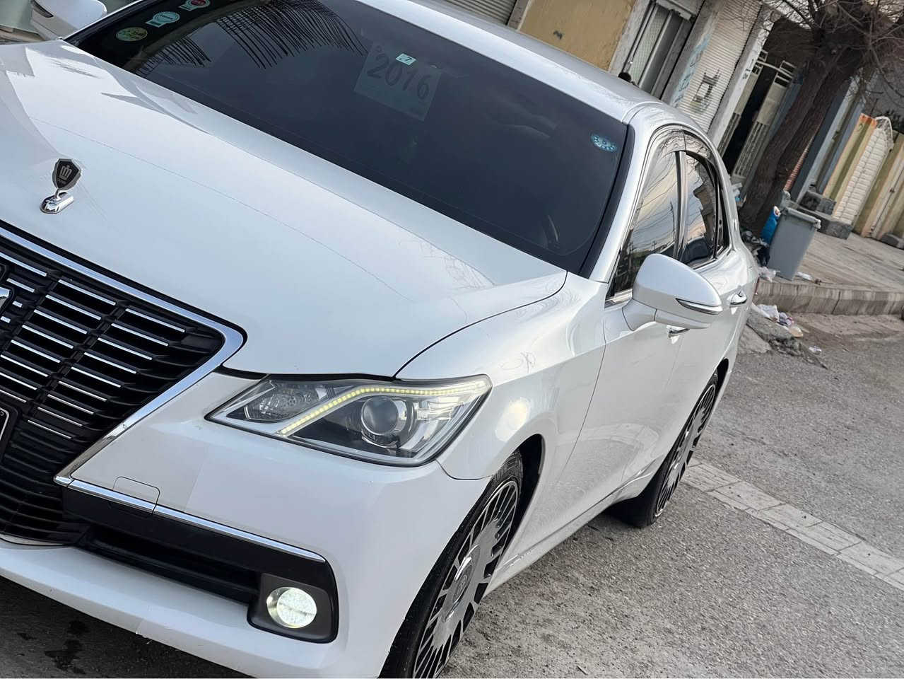 Toyota Crawn model 2016
سەیارەکە  ساخە زۆر لۆکە
چاڵو شوختی نیە
چوار تایەی تازە
دەبڵ ECO یە 
هەمو گیانی لمتدە 
 ٣ ئەوەنەی ناو ڕەسمەکە جوانترە
پەڵەیەک بۆیاخ بە بۆنیدیەوەیەتی 
 یەک ٢٥٠ ی مەسرەفی نیە
ڕۆنی تازە گۆڕاوە
وەسفی ناوی سەیارەکە بیانو بڕە
گەر موشتەری نیت تکایە سەر خۆتو منیش مەیەشینن
 سعری ١٣٠ گەڵایە
ئەوەیش ژمارە تەلەفون
***********
ڤایبەرو وەتس ئەپیشی لەسەرە 
وەسەلام حلبجة, السليمانية
