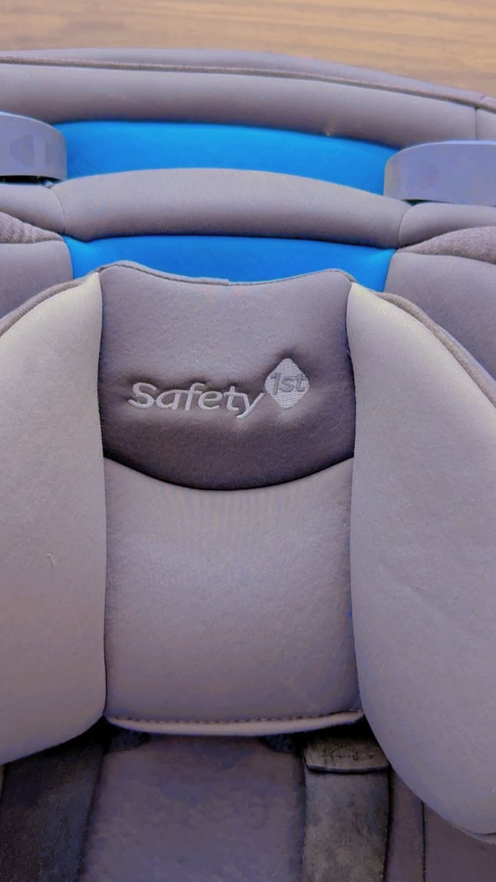 للبيع كرسي سيارة الاصلي ماركة Safety لعمر ٣ سنين ب٦٠ 
حجلة ب١٠
مستند تعليم الطفل ع الجلوس ب١٠
مكاني بغداد


**إذا كنت صاحب هذا الإعلان وتريد حذفه لأي سبب، رجاءا أرسل رسالة إلى الدعم الفني**