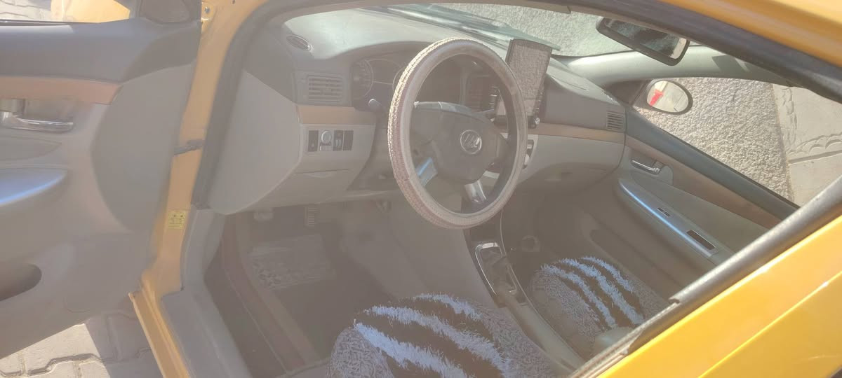 سلام عليكم ليفان موديل 2011 رقم بغداد انكليزي باسمي رقم حلو ومميز آمصفره هيئه وغرامات مشروع وطني سنويه جديده هزه جديده كير عادي مكينه كير جدد حداديه نضيفه تبريد ثلج السياره مكفوله من الضربه والصبغ والفتح سياره عوزه بس تلكيط قطع خياس بيه قليل  السعر ٤٠ وبيه مجال لشراي الاستفسار اكثر اتصل *********** الزعفرانيه
