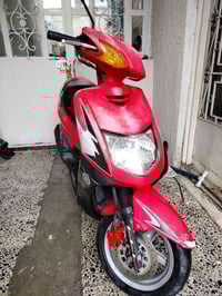 دراجة سكنس نثية للبيع كابريتر و بيها البك لايت مكسور اما كلشي بلادي و ...