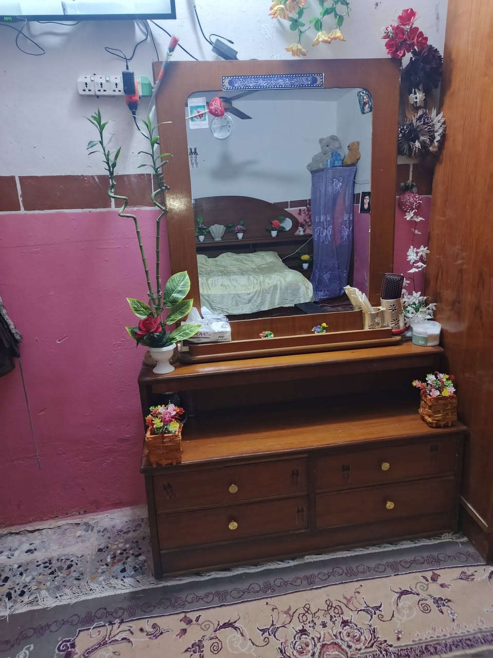 غرفه اخشاب والخشب مالها صاج استعمال وما مستعمله هواي.ب 650 وبيها مجال.***********وهذا الرقم مال الاتصال وبي واتساب.
