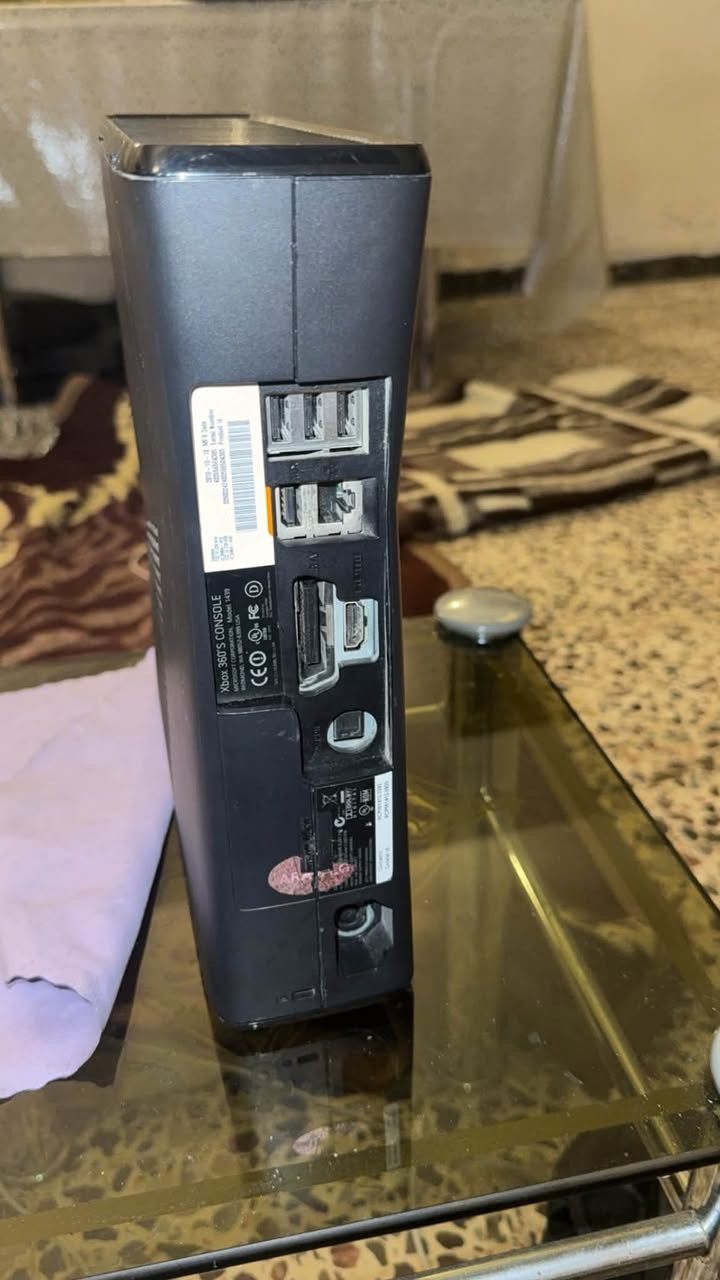السلام عليكم اكس بوكس 360 للبيع شوفه ابيش يفيدك ومانختلف هاي الصوره ولملحقات بس الي بل صوره مكاني بغداد شارع فلسطين رقمي ***********
