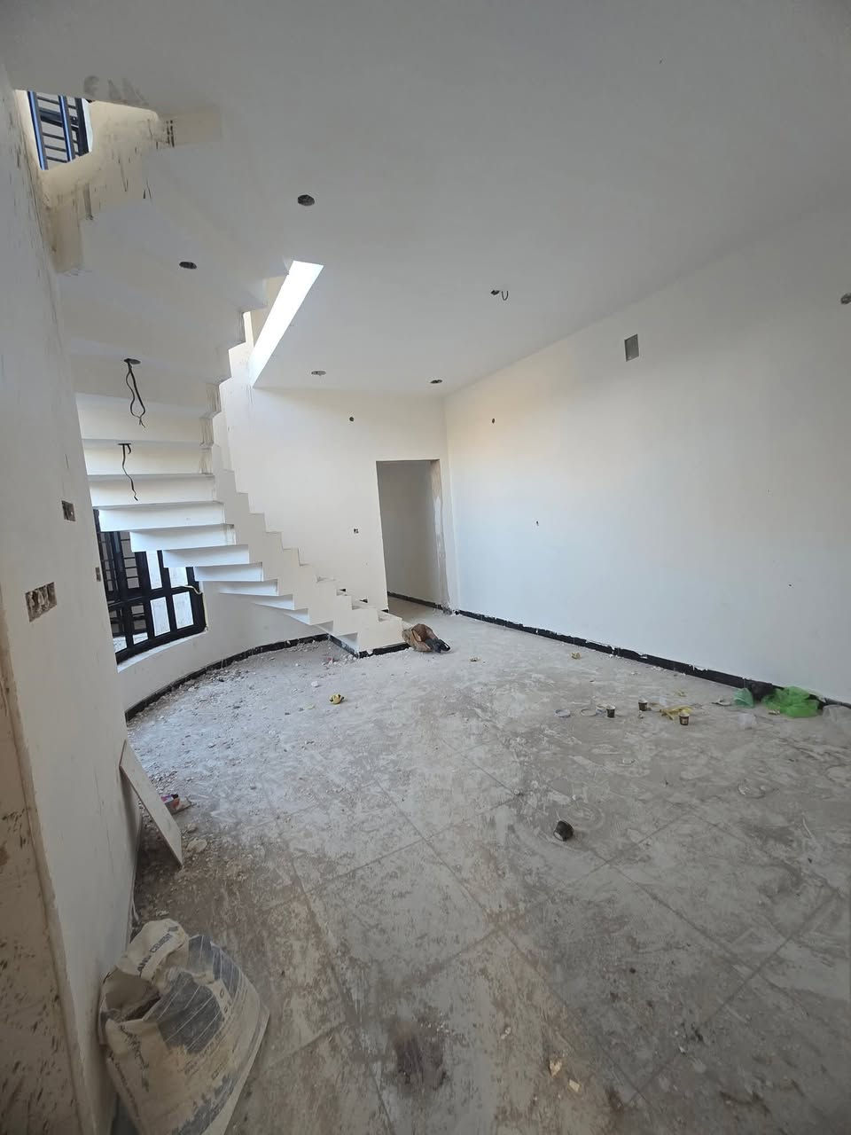 [[بسم الله الرحمن الرحيم]]
    🏡     🏘      🏚 

#يوجد_مشتمل_طابقين_للبيع

#العنوان  الفلوجة 
#المنطقة حي الشهداء // مقاطعة 24 الف 
 
✅المساحة : 125م
⬆️ الوجة : 6 وربع م
🏞️النزال : 20م
 
غرف 3
استقبال 
صالة 
مناور 2
مطبخ
صحيات 2
الارضية سيراميك
الجدران سيراميك 

                       #بناء 🧱 : طابوك 
      
       #شارع 🏞️⬆️⬆️ : 10م 

  #السعر_محدد_من_قبل_البائع 
        
    ⚖️⚖️   نوع الملك : طابو صرف تحويل مباشر 🏙 

            #السعر💰💸: 135 مليون وبي مجال

__________________________________

للأستفسار⛔🖲️ : مراجعة 
🥇#مكتب_الرافدين_للعقار 🥇
العنوان شارع المنجزات تقاطع جامع التقوئ مجاور محطة نمبر وان المركزية لغسيل السيارات 🚗🚖
__________________________________

#ملاحظة//📋📑 اذا لديك عقار تريد تعرضة للبيع او تريد تشتري عقار قم بمراسلة الصفحة او اتصال على لارقام الموجودة+ واتساب
            
         #للأتصال_او_واتساب 📞  ***********
         #للأتصال_كورك.   📞.      ‏‪***********‬‏

#بيع_وشراء_الدور_السكنية_والزراعية_العقارات_في_مدينة_الفلوجة #مكتب_الرافدين_للعقار_بيع_وشراء_العقارات_بسعر_مناسب
@#عقارات_الانبار_الفلوجة
