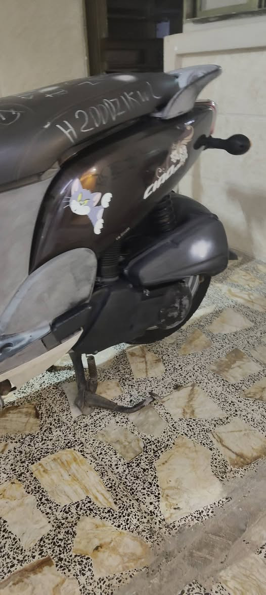 سلام عليكم دراجه فلة للبيع رمبه
كلشي شغال بيه كهربائيات دراجه مامتعوبة لون بيتنجاني مختم كفراات 
مكينه واكسل كله كفاله مكانه بغداد الدورة أبو دشير
السعر مليون وميه وخمسين 1,150(بيه مجال) الاستفسار ***********
