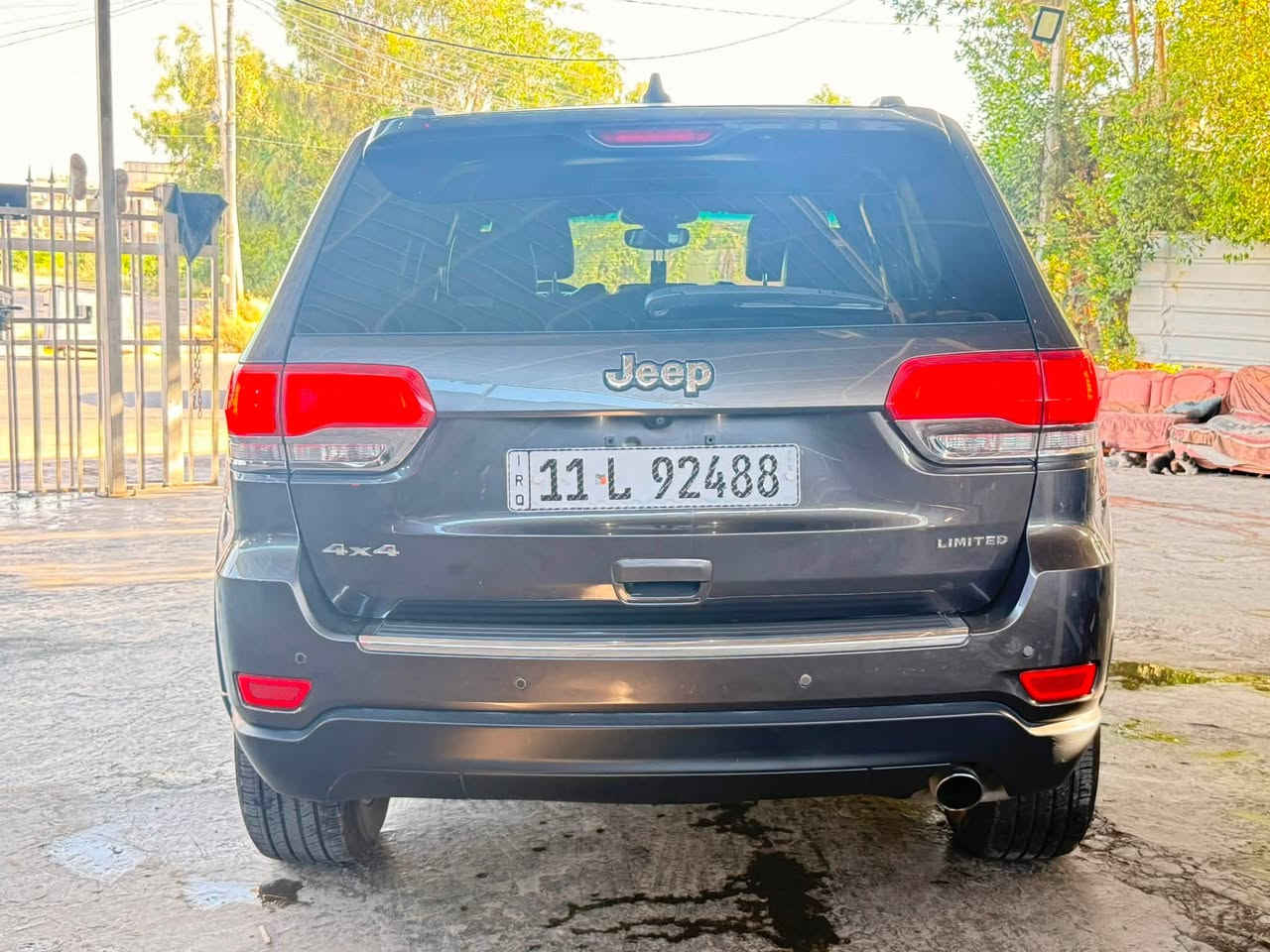 جيب لاريدو لمتد فول عدا الفتحة وارد حادث جاملغ وبنيد وناشر رقم الشاصي سيارة جديدة وجاهزة بدون اي نقص مكينة 6 سلندر 3600 ماشية 70 السعر المطلوب 183 وبي مجال اي استفسار *********** مكاني الاعظمية

