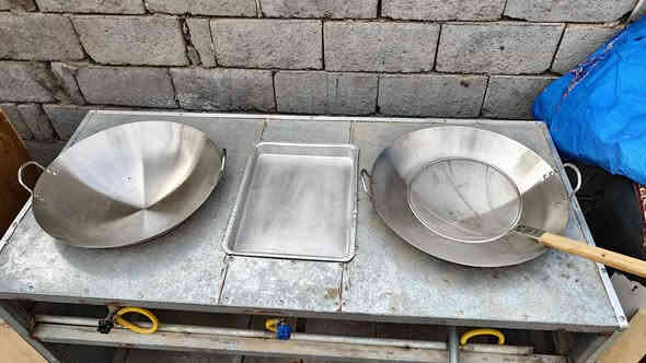 كشك ماكولات سريعة او قهوى او عصائر مع قلاية مميزة ومختلفة وفريدة من نوعها بنظام ستنال ستيل (الحديد اصلي مشتغليه وكله مغلون ) مع الطاوات الاصلية حجم 50cm السعر 700الف قفل مكاني بالبصرة/گرمة علي(اذا ما تريد تشتري وتكسر بالسعر لا تتصل علي لو سمحت لو سمحت لو سمحت) لان اني عرضتهم ابلاش وكسر  وماكو هيچ ميز بالعراق كله هندستي وشغلي  فالي عنده مشروع  نال فنگر وفلافل او مقليات ويريد يفتحه على باب الله  فهذا سعر كلششش مناسب بدال ما تروح تشتريلك شي جاهز ويكلفك اكثر وجودته مو بهاي المتانة والقوة والي يريد يشتريهم يتصل على رقمي (واتساب +اتصال)
*********** البصرة
