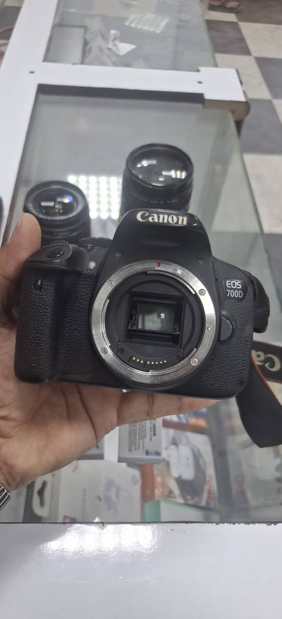 للبيع 📸
كاميرا Canon EOS 700D
نظيفة جدًا وبحالة ممتازة
المواصفات والملحقات:
شاشة لمس قلاب
عدسة أصلية 18-55
عدسة 75-300 كانون 
شاحن
بطارية عدد 2
كرب يحمل 2 بطاريات
رام 16GB
السعر: 650


**إذا كنت صاحب هذا الإعلان وتريد حذفه لأي سبب، رجاءا أرسل رسالة إلى الدعم الفني**