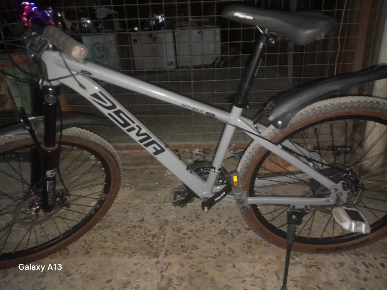 سلام عليكم بايسكل DSMAجديد قبل شهرين أخذته فقط للمدرسه اروح بي كل خلل مابي سعر 180بغداد مدينه الصدر رقم ***********فقط واتساب شغال
