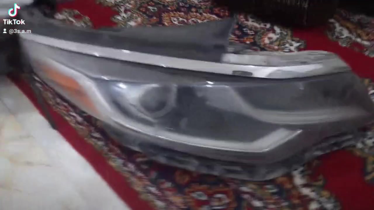 السلام عليكم زوج لايت اوبتيما 20 شغالات جهت اليسره جديد واليمنه بي ضربه بس شغال ولدات شغالات ***********

