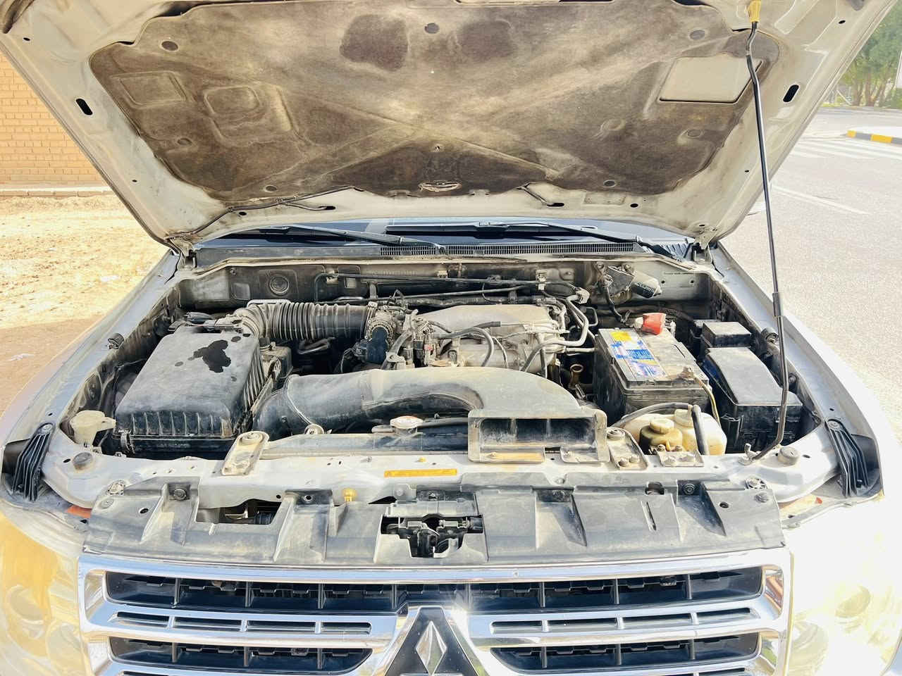 السلا عليكم ورحمة الله
موديل 11 حبتور كفاله عامه فقط شخط جاملغ خلفي وموضحة بالصور
مكينه 6 سلندر محرك 3500 
7 راكب تبريد 3 قطع ثلج 
رقم بغداد وتحويل ثاني يوم 
تخم تاير جديد 
كير ومكينه مكفولات كفاله عامه
حداديه اماميه خلفيه كلها جديده 
السياره ماناقصها ولا برغي
السعر 140 وبيها مجال كلش قليل لان صارف عليها حيل هواي 
مكان السيارة بابل
هاتف/***********
