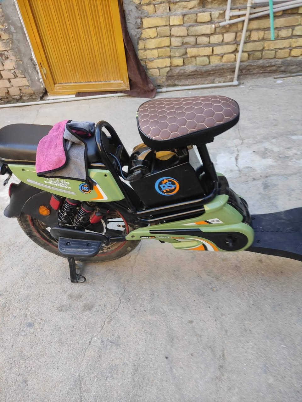 دراجة جديدة مستعملة ٢شهرين مكفولة سعرها ٥٠٠بيها مجال تصال***********
