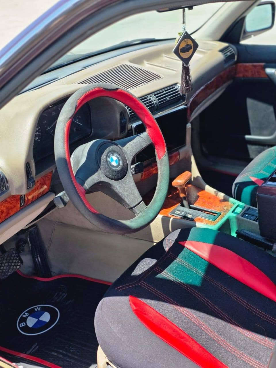 السلام عليكم مكلف بل نشر BMW735محرك وكير كصه شرط موديل92تبريد قطعتين ثلج صدر خلفي امامي جديد تخم تاير سياره جاهزه كفاله عامه سلايت طكتين سنويه وهزه جدد لل2031 دولي بسمي السعر المطلوب 46وبيها مجال جدا قليل ملاحضه مراوس فقط 525 مكان السياره مفرق الشرقاط هاتف***********وحياكم
