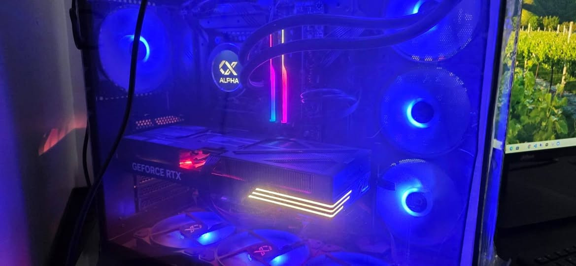 Case: XIGMATEK Aqua Ultra Air
تصميم Airflow احترافي + دعم ARGB
Motherboard: MSI MAG Z790 TOMAHAWK MAX WIFI
Chipset Z790 – دعم DDR5 – Wi-Fi مدمج
CPU: Intel Core i9-14900KF
24 Core / 32 Thread – أداء فائق
Cooling: XIGMATEK FROZR-O II 360
تبريد مائي 360mm ARGB
RAM: DDR5 64GB (32GB ×2)
أداء عالي للألعاب والأعمال الثقيلة
Storage 1: NVMe M.2 SSD 1TB
نظام وتشغيل سريع
Storage 2: Lexar NVMe M.2 SSD 2TB
مساحة كبيرة وأداء عالي
GPU: GALAX GeForce RTX 5070 Ti
Gaming 4K – Rendering – AI
PSU: XIGMATEK Galaxy Omega GLX1000
1000W – 80+ Gold – استقرار عالي

السعر ٤ ملايين و ٣٥٠
العنوان بغداد الدورة 
رقم الهاتف 
***********
