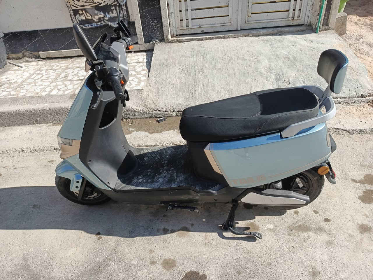 السلام عليكم شباب دراجه شحن 🔋⚡
السلام عليكم شباب دراجه شحن 🔋⚡نوع تايلج TAILG. الغنيه عن التعريف 
عدد البطاريات 6 / 38 امبير / 
الفولتية/ 72 / تايرات جوبلس دسكات امامي خلفي 
لد زنون عالي وناصي واشاره مانع تزحلق وبارك نظام البصمه شاشه ضد الماء الدراجه كلها ضد الماء 
صندوق كبير ملف الدراجه/1200 حقيقي
سرعه الدراجه 3 نمر  65 حقيقي شحن الدراجه يطول يومين او اكثر الشحنه الوحده 70 كيلو متر الدراجه صار الها شهرين من اخذتها من الشركه الوصل موجود من شركه TAILG. دراجه فحم بعدها بنضافتها وجديده السعر 900 بيها مجال الطيبين
العنوان بغداد الجديدة / 
اتصال واتساب موجود وفيس ***********
