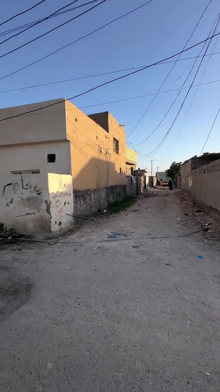 السلام  عليكم  يوجد قطعه ارض للبيع بغداد شرطه خامسه  دوانم شارع ابو فراس    طابو  زراعي  سند٢٥ مساحه  ١٠٠ متر الواجه٥ ونزال٢٠ قطعه تبعد عن شارع اربع امتار  سعر  مناسب جدا رقم  الهاتف ***********
