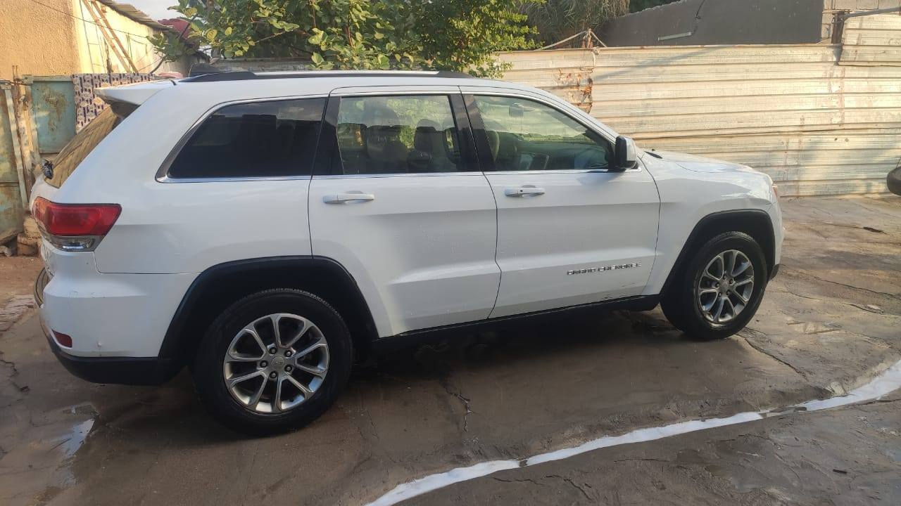 السلام عليكم سياره للبيع جيب شيروكي 2017 سياره كفاله سياره جاهزه تخم تاير اين نقص ماا خير من الله مكان السياره بصره السعر 178 
***********
