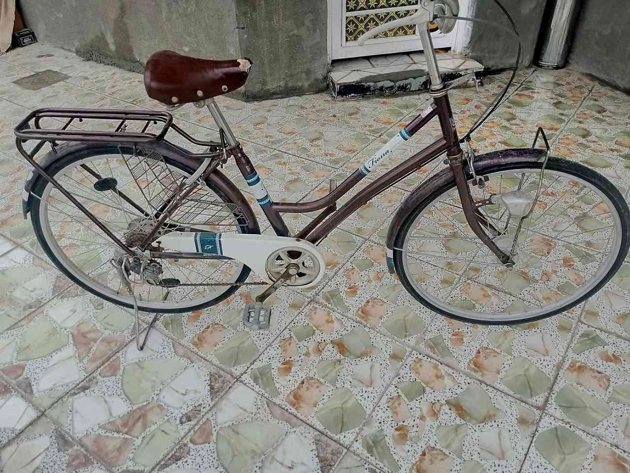 سلام عليكم بيسكل للبيع ياباني حجم 26 كير وحساس فول بيسكل كامل ما نقصة برغي دسك كبس  الصلي بيسكل شخط ما بي سعر 95 وبي مجال مكان حلة مقابل كوين بارك***********
