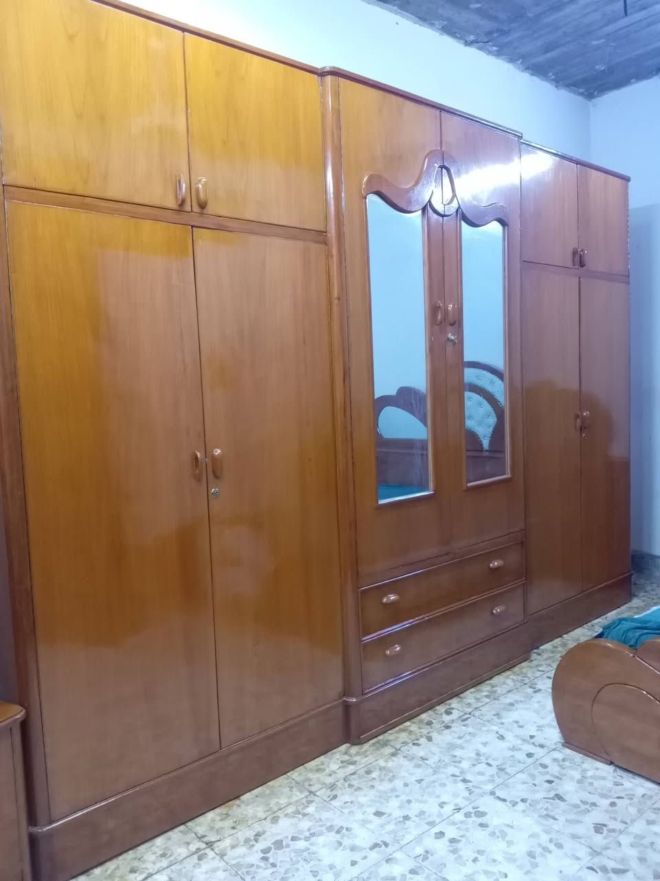 مكلف بلنشر غرفه تسكام نجاره صاج درجه أولى 850 وبيه مجال مكانه حله للإستفسار الاتصال بلرقم***********
