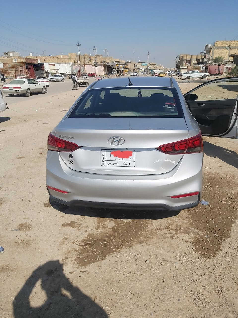 اكسنت موديل ٢٠٢٠ لون سلفري جديدة وارد امريكي فول مواصفات سيارة ناااعمة  (نضام سبورت ...رادار ...كامرة خلفي ...شاشة لمس، نضام ABS
مانع انزلاق ،حساسات،  بك لايت ليد، تخم تايرات استوني شادهن ،باتري جديد
حدادية وصدر جدد ،تبريد ثلج ❄️❄️، ايرباكات سليمه ،كير AT المرغوب( اي قطعه مامفتوحه ليبل واحد سياره)... محرك ١٦٠٠gdiحادثها جاملغ جهة العبري ومبدل  وخشم البنيد فقط ومعمر ( على وضع الشركة ) اي قطعه مامفتوحه ليبل واحد سياره
رقم الهاتف واتس اب ***********
ملاحظة/ ما بيها ولا قطرة معجون
رقم كربلاء  وكاله بأسمي مع ( الباركود) 
مكان السيارة  ذي قار / الشطره 
السعر ١١٠
