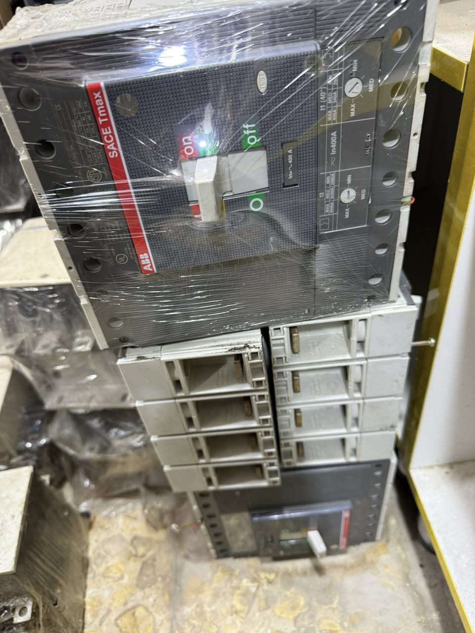 متوفر قواطع Abb✅
1250A
630A
400A
250A
100A
للطلب والاستفسار التواصل على الواتساب ***********📞
