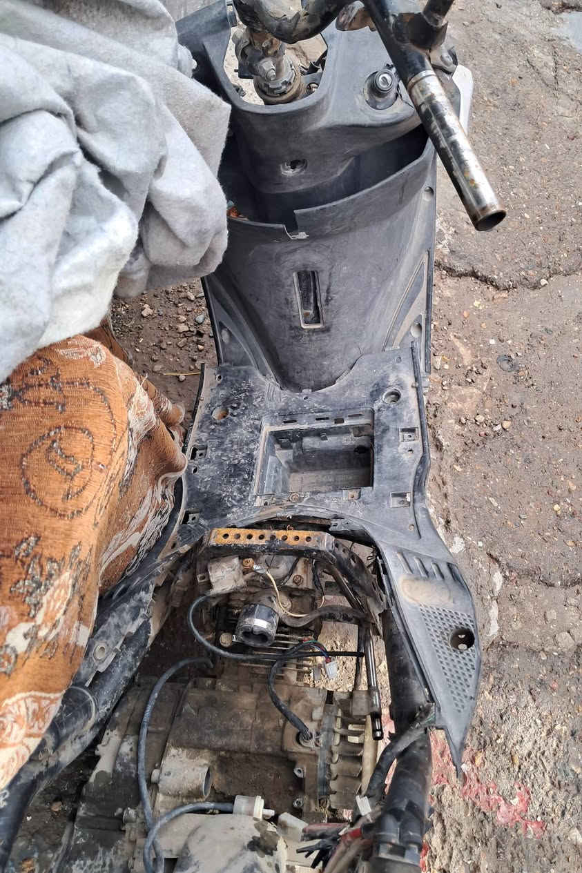 دراجة شاصي ومكينة بريز كوم حديد كلشي كدامك لتسأل شبيها مابيها انطيك وياها الصندوق والكشن والسويج سعرها ١٠٠ وبيها مجال حك الجية ....واتساب فقط ***********
