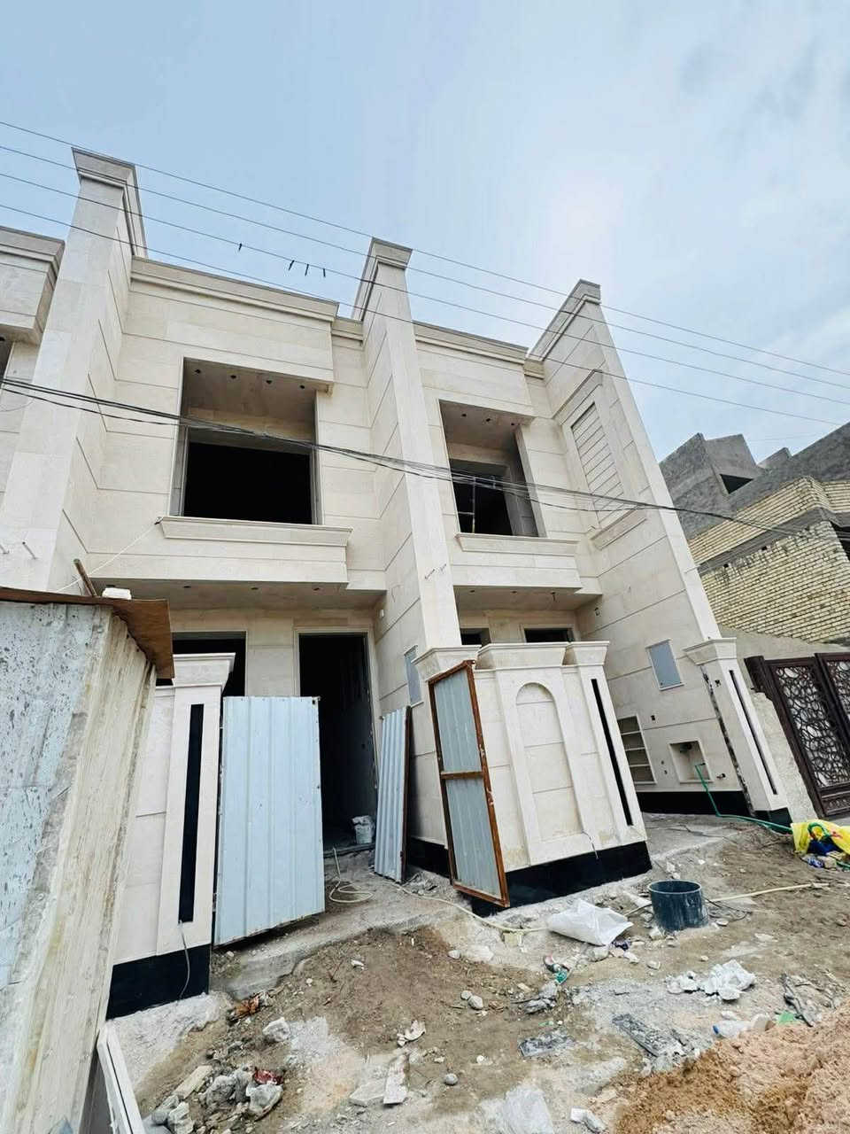 تونات للبيع مساحه 100متر((بسعر مناسب))

الواجهه 4 متر 

النزال 25 متر

العنوان📍:-حي الجهاد/ضباط الشهداء /قرب شارع60/

قرب شارع المظخه التجاري /

يحتوي كل دار على :-غرف نوم عدد4 /صحيات عدد3 /

صاله/مطبخ/حولي /بيتونه/سطح/

طابو صرف/تسلم مفتاح/واجهه مرمر/بناء درجه اولى/

موقع ممتاز امام سياج مدرسه/فرع عريض12 متر/

للاستفسار الأتصال 

***********

***********

يتوفر واتساب ✅ بغداد, العراق
