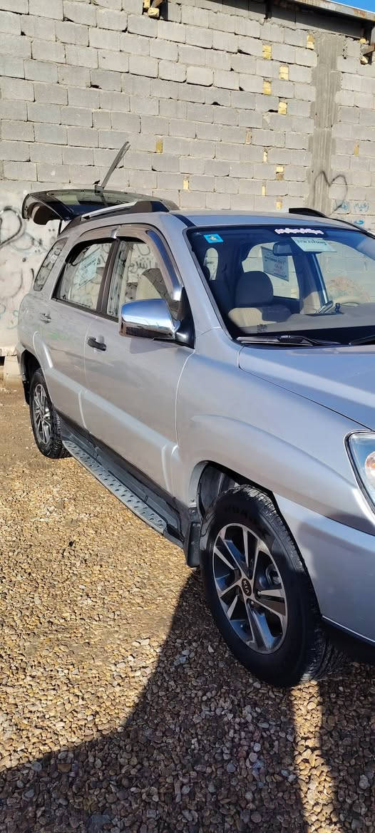 السلام عليكم للبيع سياره سبورتج خليجي موديل ٢٠٠٩ رقم كربلاء دولي محرك ٢٠٠٠ دوش السياره مكفوله محرك كير حداديه تخم تاير تبريد كهربائية كله شغاله السياره بيه قطعتين صبغ بدون داخل أثر جراد والباقي مكفول ماشيه ١٣٩ حقيقي السعر ١١٥ العنوان بابل الاستفسار ***********
