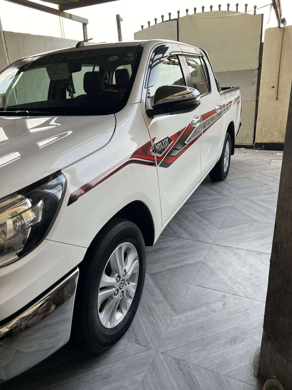 سلام عليكم للبيع بيكم فلونزا مديل 2023  ناصي بانزين أوتوماتيك فول موصفات بصمه تبريد خلفي تبريد كشنات سيارة رقم اربيل ماشيه 51 الف اسبير منازل سيارة جديده معنه كلمه مكان سياره بصره رقم تلفون ***********
