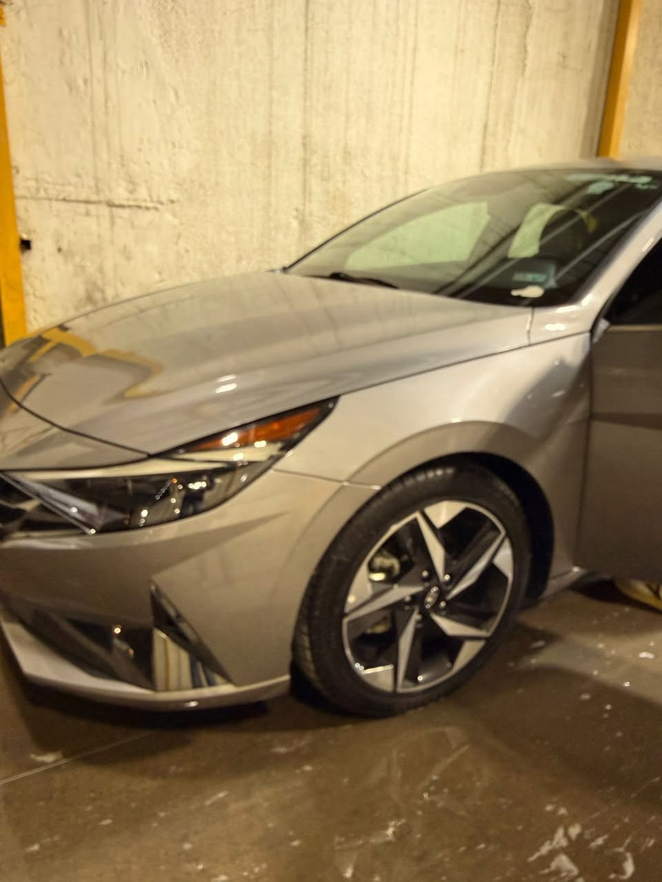 شباب للبيع النترا موديل 2021 ماشيه 29 الف كيلو محرك 2000 دوش السياره امريكيه داخله كلين و هنا صار بيها شبر ضبببط صبغ بل جاملغ الخلفي السياره جديده بحالة الوكاله مواصفات لمتد شاشه متصله اناره محيطيه داخل ابيض سلايد كشنات جلد تدفئه تشغيل عن بعد داخل جينز رادارات حساسات و الباقي معروف  رقم اربيل ب اسمي السياره ما بيها نقص برغي كلشي بيها مكفول و على وضع الوكاله و عل فحص  السعر 15200 للاستفسار الاتصال على الرقم ***********
