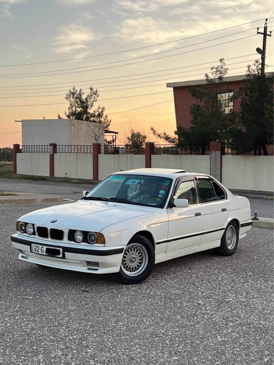 سلام عليكم 
لبيع. 
Bmw1990
520iبلادي
مسكر عدل 🔥
كير عادي
سلايد 
٢جام كهربائية 
طخم جديد 
حداديه جديد
كهرباء كل شغال
دعاميات m سبورت
طخم تايرات  ويل كب خليه جديد
رقم اربيل سنويه.جديد لحد ٢٠٢٧
تحويل مباشر 
سعر ٤٦ $ و بيها مجال. بسيط
عنوان عقرة 📍قريب موصل و اربيل
***********
***********
☎️ واتساب موجود أربيل, العراق
