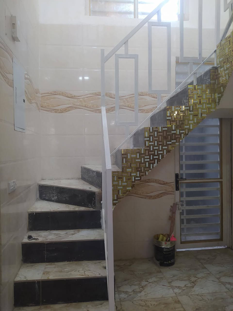 السلام عليكم
بيت للايجار ركن على شارعين تبليط المساحة ١٠٠ متر مربع طابقين يحتوي على ٤ غرف نوم استقبال هول مطبخ صيحات داخلية وخارجية وحمام البيت بناء جديد غير مسكون سابقا العنوان نزلة سعد بيجو وطريق ثاني من كريطعة للاستفسار الاتصال على الرقم التالي***********
