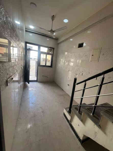 #للايجار_______في_______السيديه
مشتمل مساحه  50 متر مودرن 

يتكون من

غرفتين نوم مطبخ صاله خدمات صحيه 

#الايجار  800 الف 

مربع التصنيع 

للاستفسار الاتصال على الارقام التاليه

***********

***********
