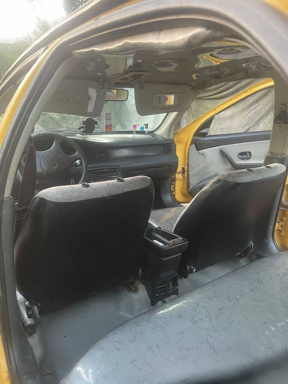 السلام عليكم سيارة سمند موديل 2011سيارة نضيفه كلش عل فحص مكينه وكير جديد داخل الغرفة كله جديد سعر32بيه مجال مكان بغداد الجادرية رقمي ***********
