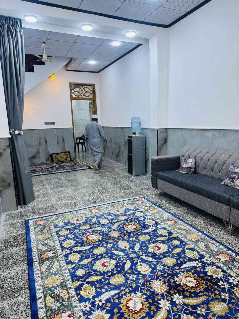 بيت بيع بيت طابو صرف
📐 100م – نجف / مجمع بيتي
مقابل مجمع لميرات
🏠 غرفة، صالة، استقبال، مطبخ
🚿 صحيات (2) + مكشوفة
⚡ جميع الخدمات متوفرة
💰 السعر: 70 مليون (قابل للتفاوض)
📩 استفسار 
***********
