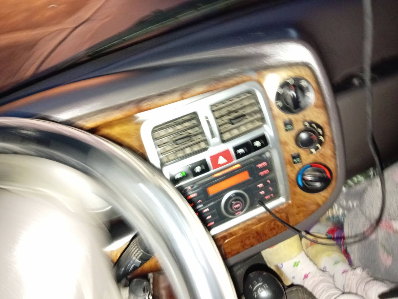 بورتر موديل 8 رقم سليمانيه بسمي مكينه كرنفال
السياره مكفوله من كلشي غير السونار ماكو
تدفئه تبريد ع سويج كهربائيات كله شغال
سعر 90 وهلا باليجي ***********
