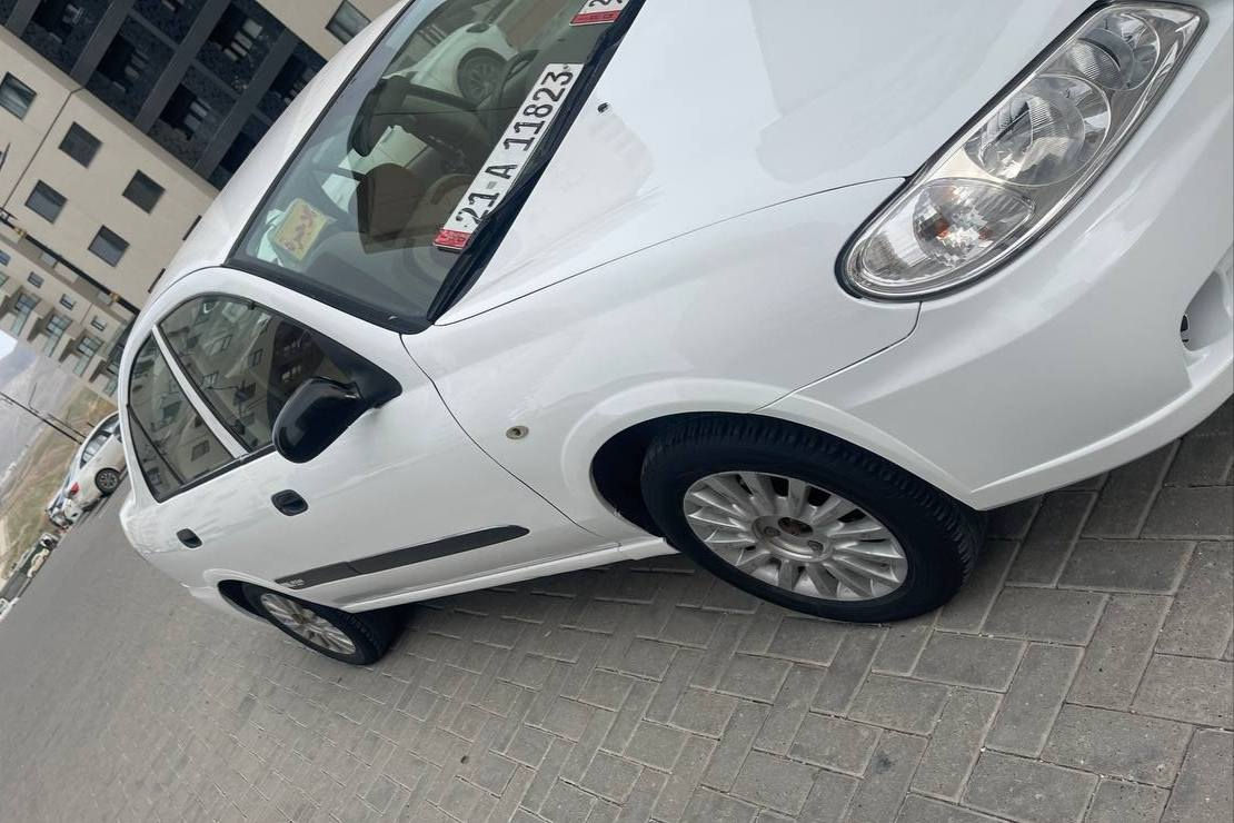 نیسان سەنی 2012 گێرعادی
سەنەوی نوێ یە لە تەکسیەوە کراوە بە خسوسی
 قرچێکی پێشی هەیە 
لەگەڵ قرچێکی چەمەلەقی دواوە 
تەقەو ڕەقەی بەشەرت 

سـعـر : لە کۆمێنت داوابکە ڕاستەوخۆ بۆت دێت 📥 

گێر و مەکیەنەی بەشەرت 
هیچ کێشەیەکی تێدا نییە 

ژمارەی خاوەنەکەی 
***********
